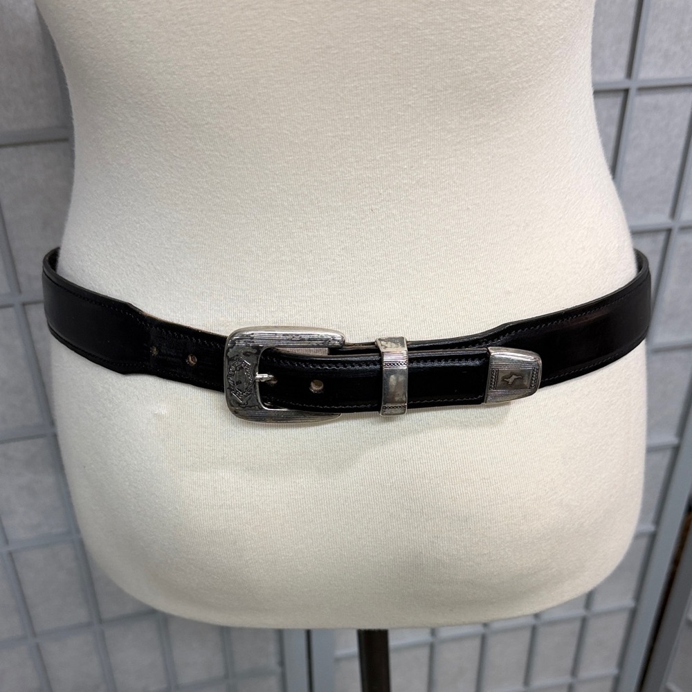 Source Unknown Black Leather Belt with Silver Western-Style Buckle Accents